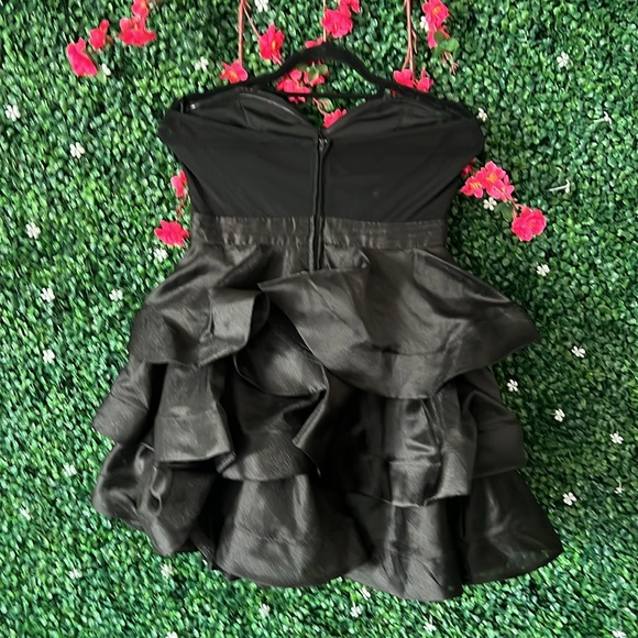 Cute fluffy LBD - Picture 3 of 3